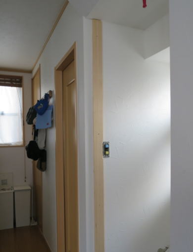 取り付け前の木枠の設置