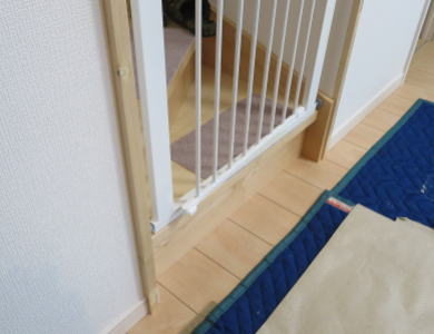 左壁に設置した壁面カマチ
