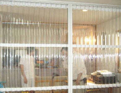 アコーデオンドアでリビングを仕切る：東京都目黒区/横浜の内装工事店